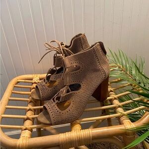 Tan Heels with Open-Toe Design and Chunky Block Heel